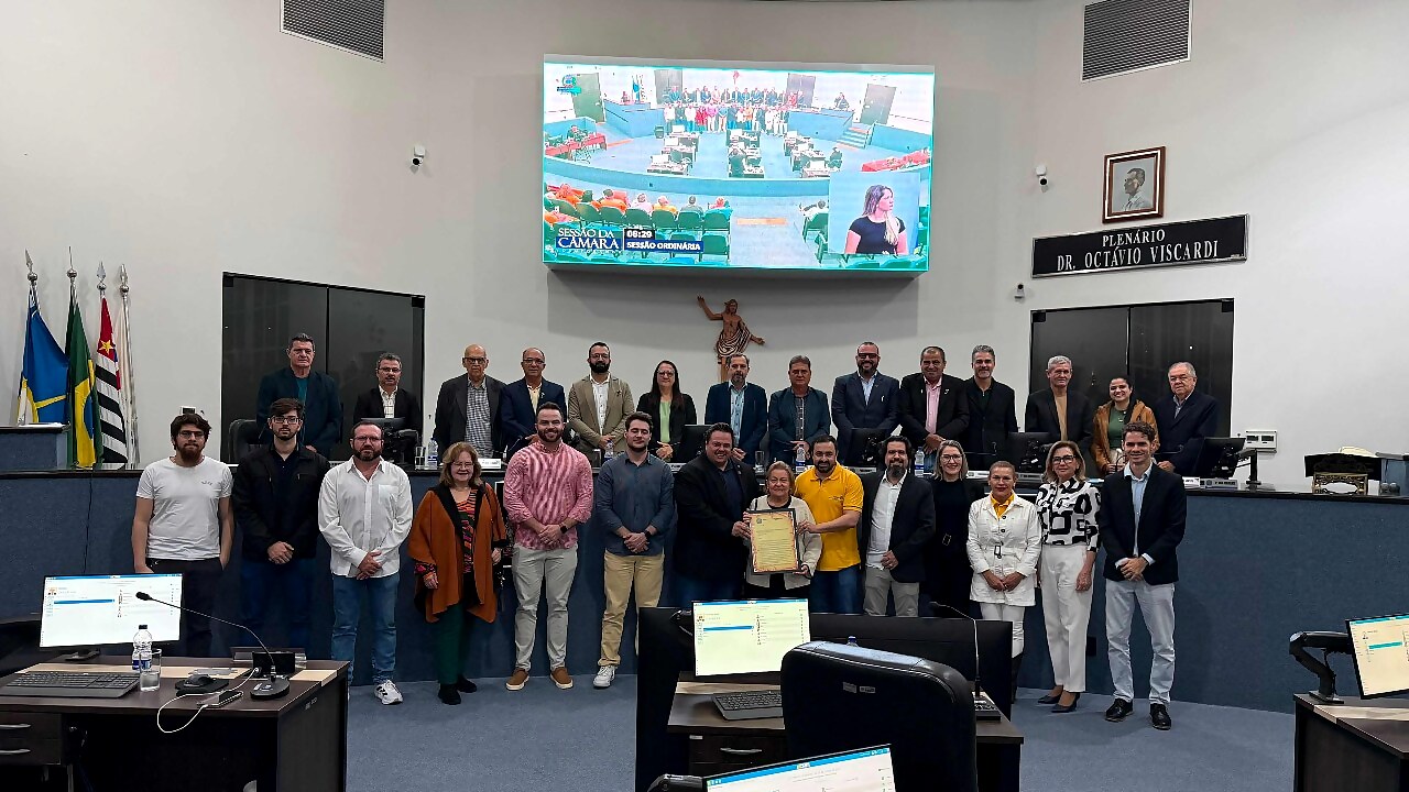 Câmara de Votuporanga homenageia Professora Lourdinha Salvanha com voto de congratulação