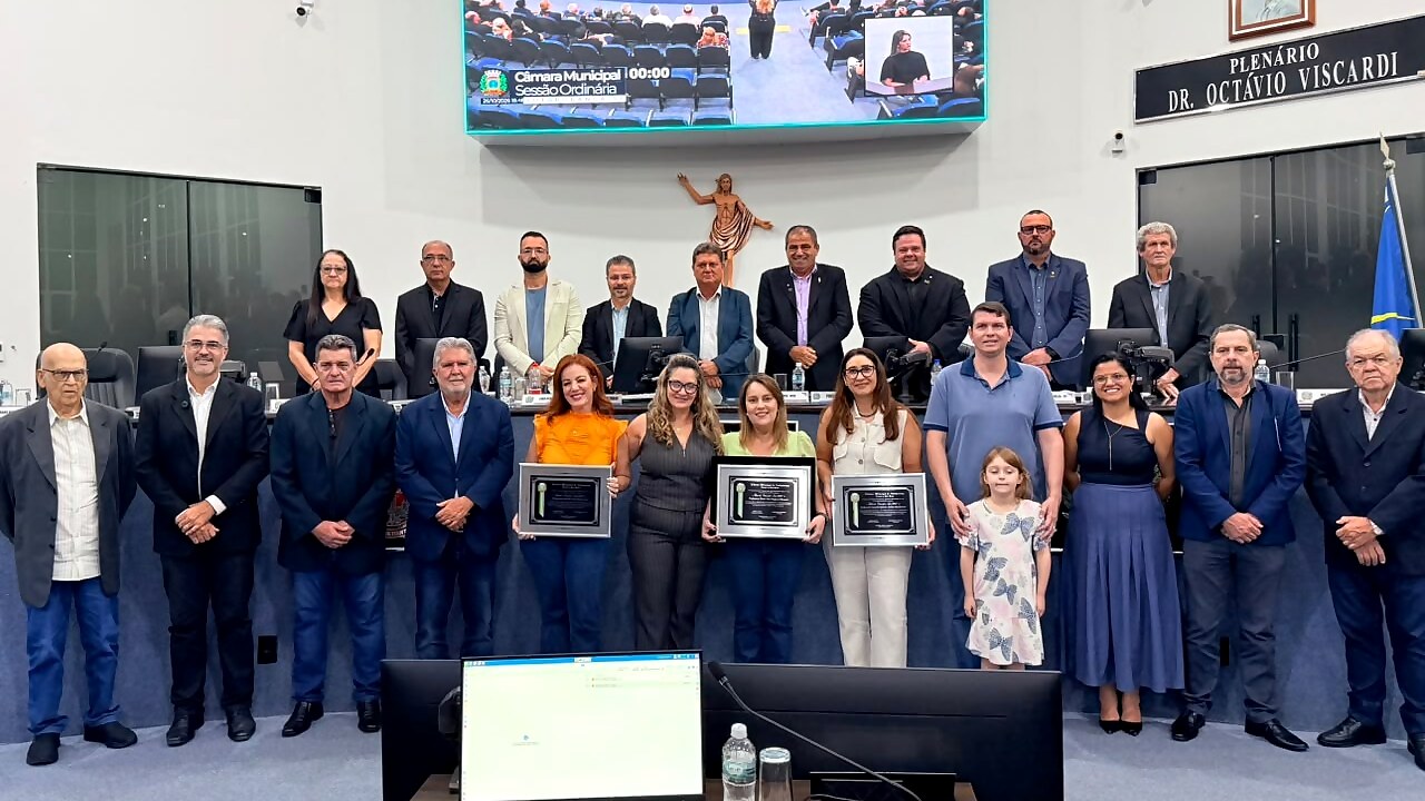 Câmara Municipal entrega homenagens a educadoras que se destacam no ensino em Votuporanga